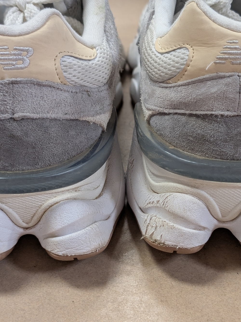 New Balance Women's 9060 Light Gray Sneaker Size 10.5 Men 12 Wm - Picture 6 of 12